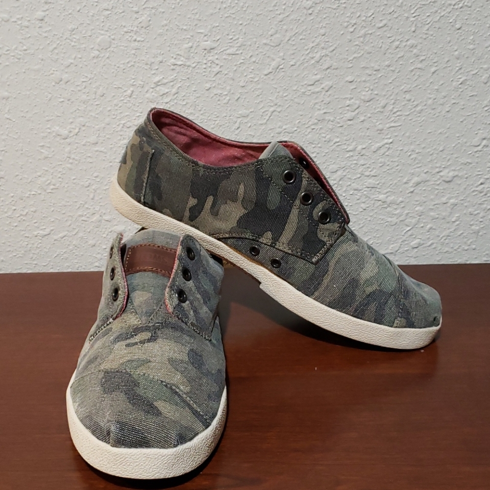 TOMS Paseos Camo Canvas Shoes